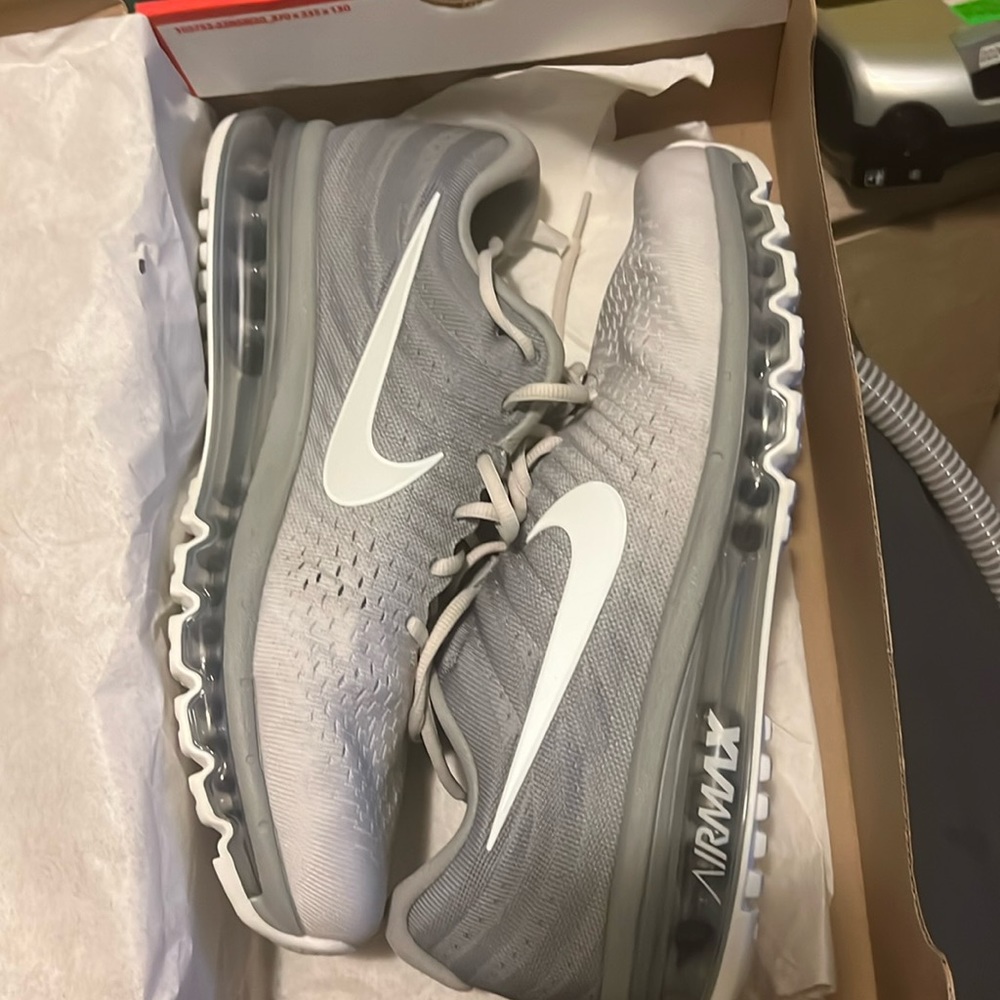 New Nike airmax white and gray mens 13